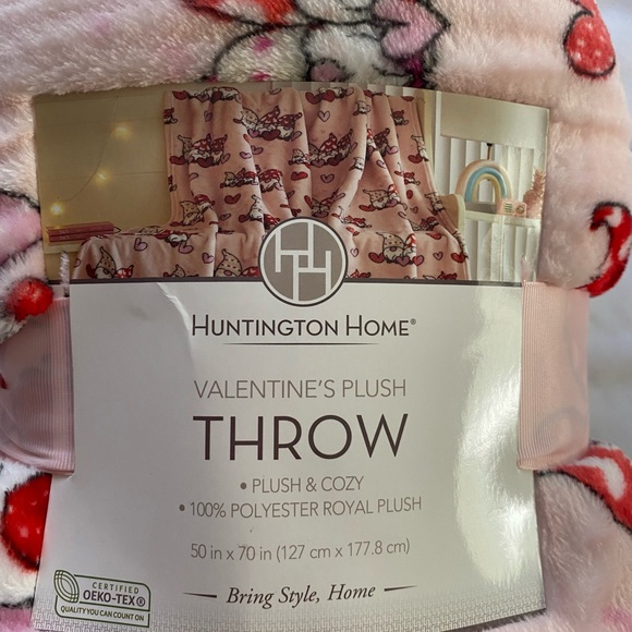 NWT Huntington home valentines plush throw - Picture 6 of 7